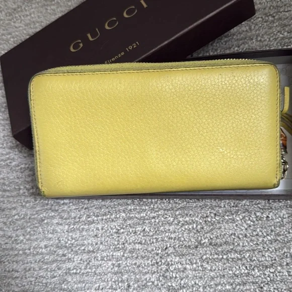 Gucci
Bamboo Accent Leather Continental Wallet - Picture 3 of 14